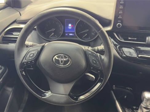 Used 2019 Toyota C-HR XLE image 18