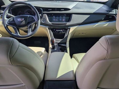 Used 2017 Cadillac XT5 FWD image 16