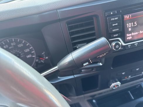 Used 2018 Nissan NV 3500 SV image 21