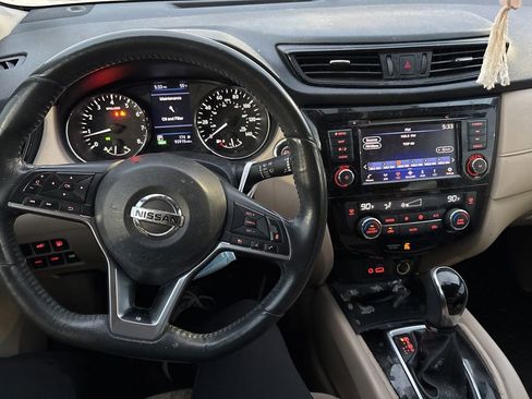 Used 2018 Nissan Rogue SV w/ Premium Package image 21