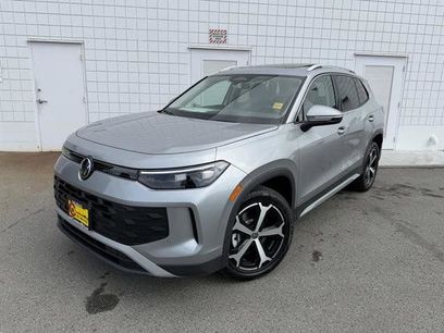 New 2025 Volkswagen Tiguan SE