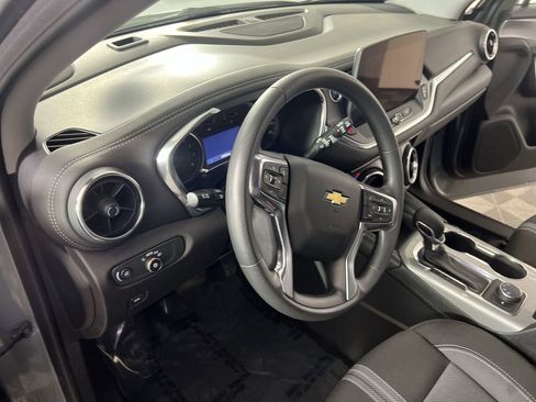 Used 2025 Chevrolet Blazer LT image 11