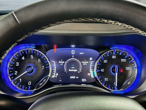 Used 2023 Chrysler Pacifica Touring-L FWD image 14