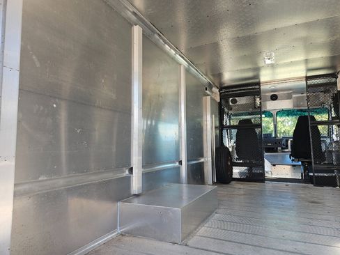 Used 2014 Ford E-450 and Econoline 450 Super Duty w/ A/C Prep Package image 13