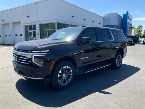 New 2026 Chevrolet Suburban LT w/ Comfort Package AWD/4WD image 3
