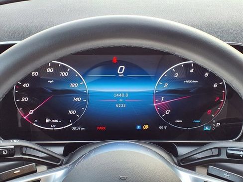 Used 2025 Mercedes-Benz GLC 300 image 11