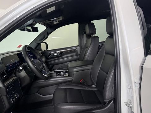 Used 2025 Chevrolet Suburban Z71 AWD/4WD image 22