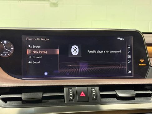 Used 2019 Lexus ES 350 Ultra Luxury w/ Accessory Package image 35