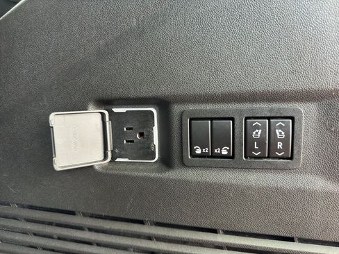 Used 2021 Chevrolet Tahoe High Country AWD/4WD image 15