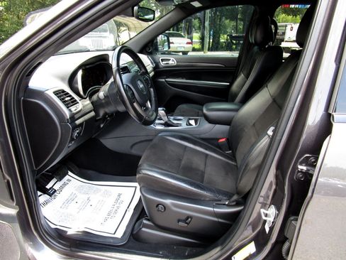 Used 2020 Jeep Grand Cherokee Altitude image 17