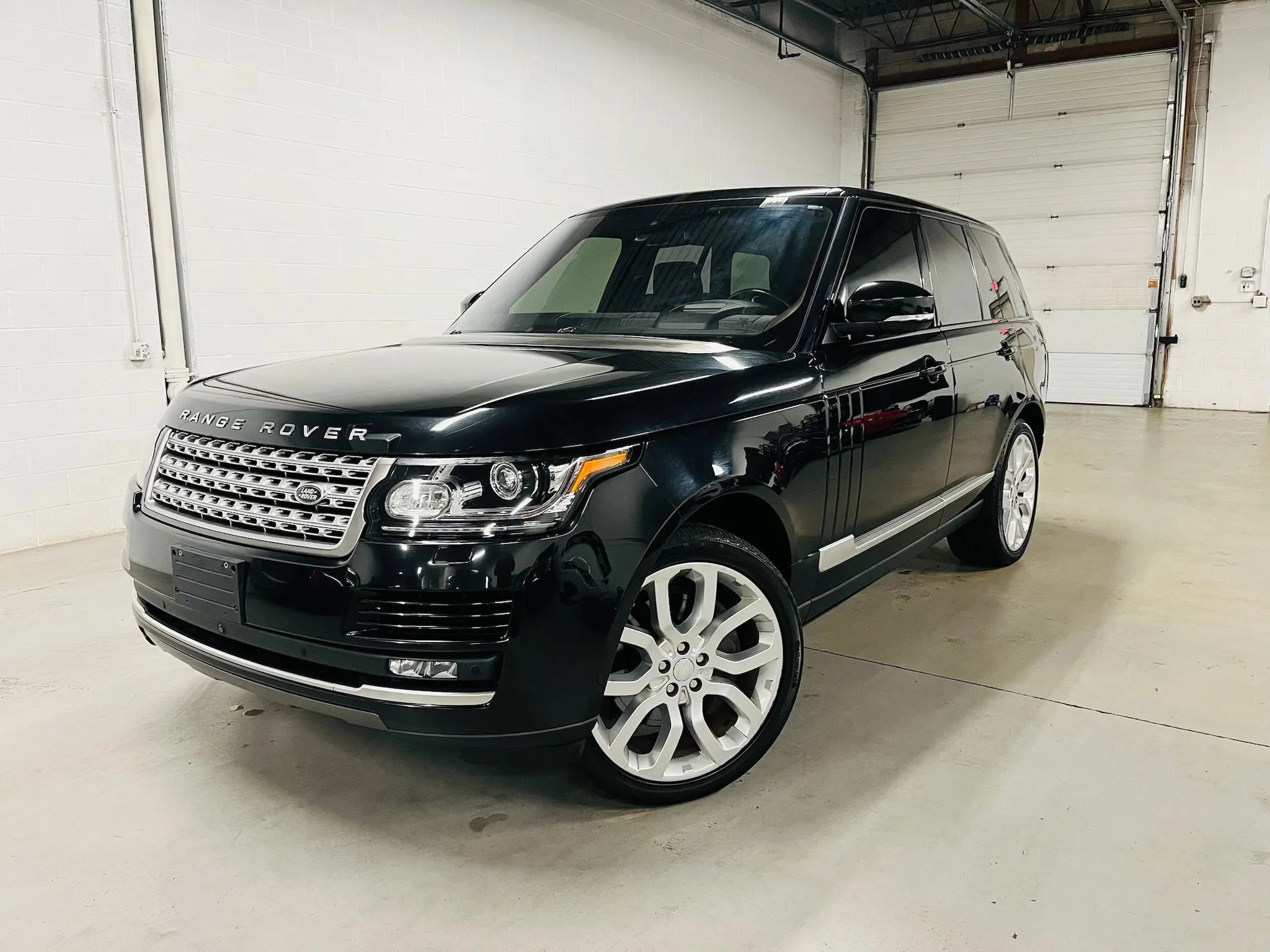 Used 2016 Land Rover Range Rover Supercharged AWD/4WD image 1