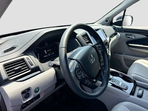 Used 2016 Honda Pilot Touring image 12