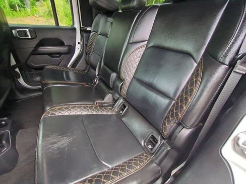 Used 2021 Jeep Gladiator Overland AWD/4WD image 28