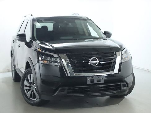 Certified 2025 Nissan Pathfinder SV FWD image 2