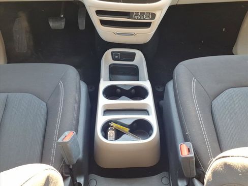 Used 2023 Chrysler Voyager LX image 19
