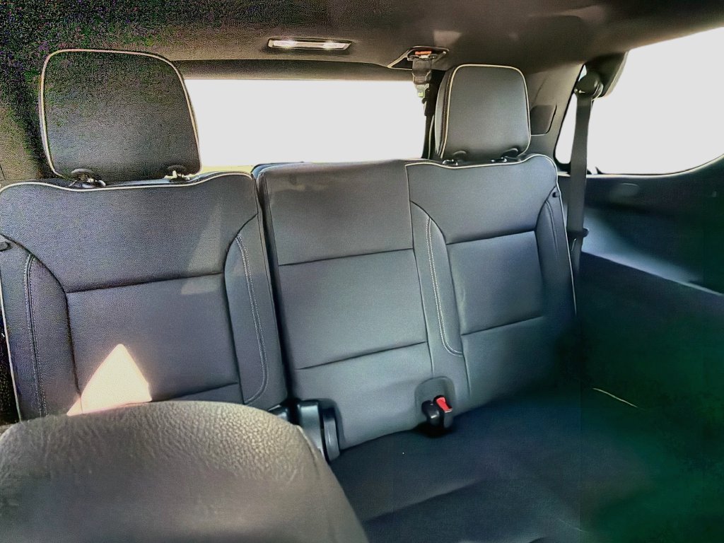 Used 2024 GMC Yukon SLT w/ SLT Luxury Package RWD image 29
