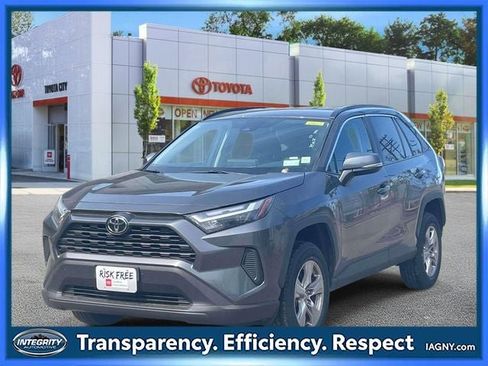 Used 2025 Toyota RAV4 XLE AWD/4WD image 4