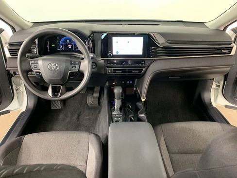 Used 2025 Toyota Camry LE image 10