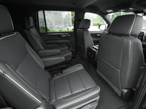 Used 2025 Chevrolet Suburban Premier image 38