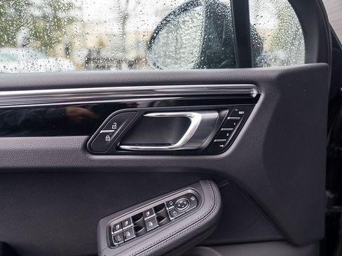 Certified 2026 Porsche Macan AWD/4WD image 17