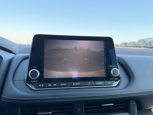 Used 2023 Nissan Rogue S image 21