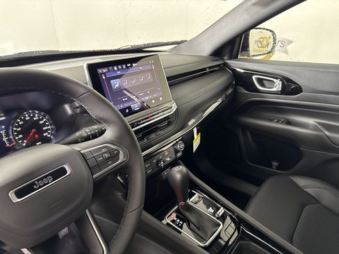 New 2026 Jeep Compass Latitude image 27