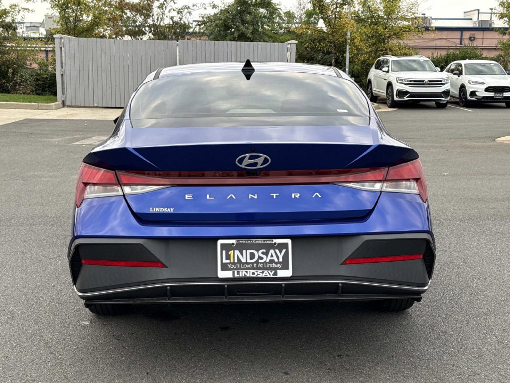 Used 2024 Hyundai Elantra SEL FWD image 4