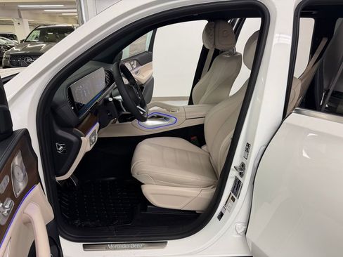 New 2026 Mercedes-Benz GLS 580 4MATIC image 12