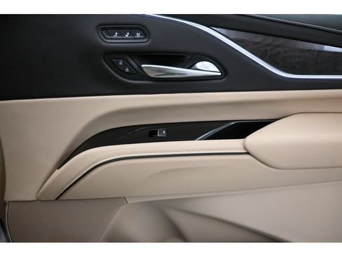 Used 2024 Cadillac Escalade Premium Luxury AWD/4WD image 19