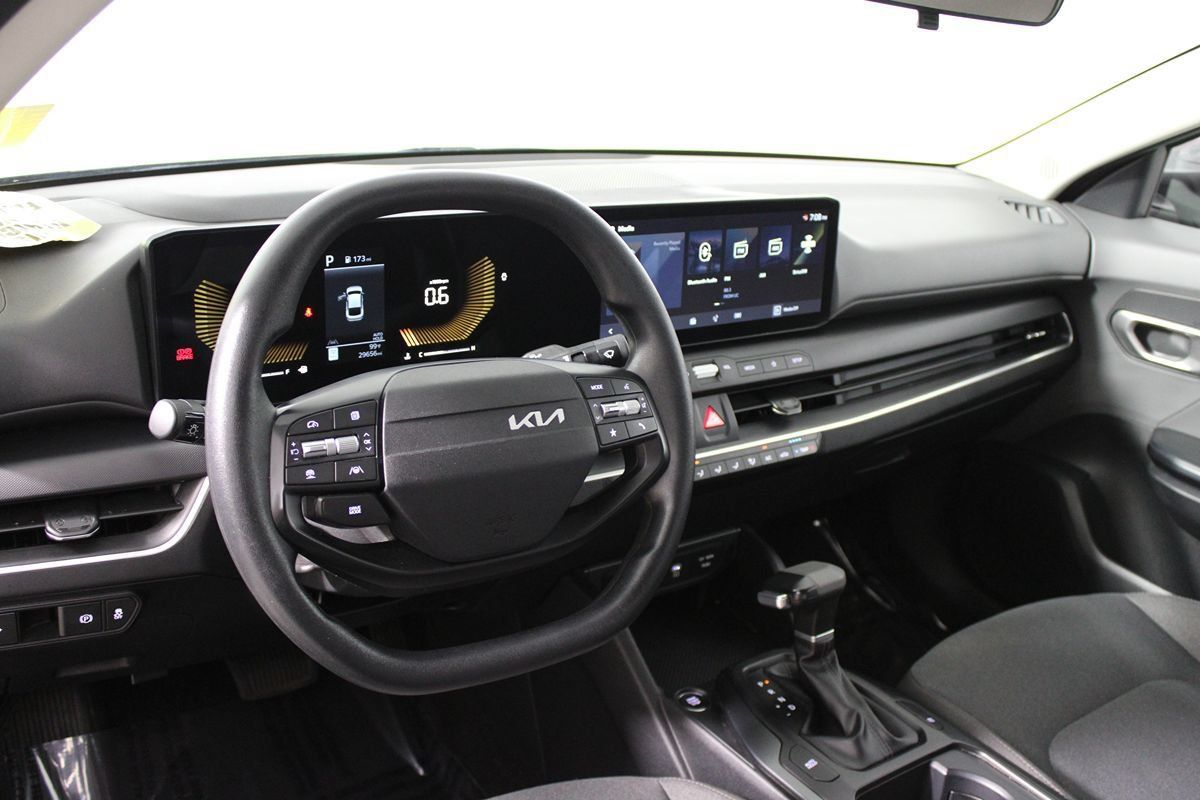 Used 2025 Kia K4 FWD image 9