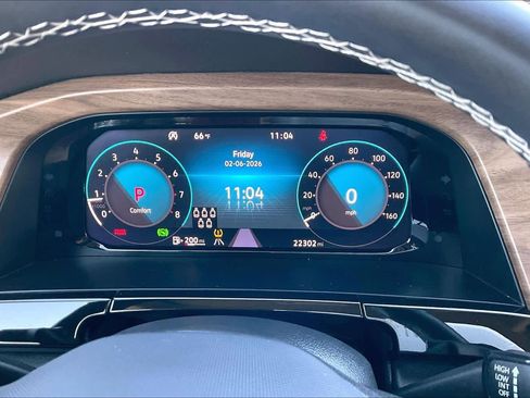 Used 2025 Volkswagen Atlas SE image 25