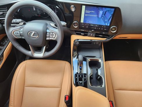 Used 2025 Lexus NX 250 FWD w/ Accessory Package (Z1) image 27