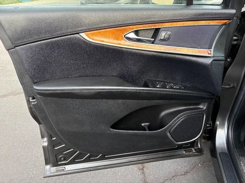 Used 2017 Lincoln MKX Reserve image 10