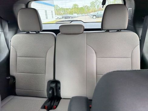 Used 2025 Chevrolet Traverse LT image 11