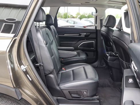 Used 2025 Kia Telluride S FWD image 27