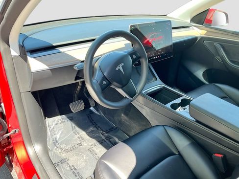 Used 2024 Tesla Model Y Long Range AWD/4WD image 9