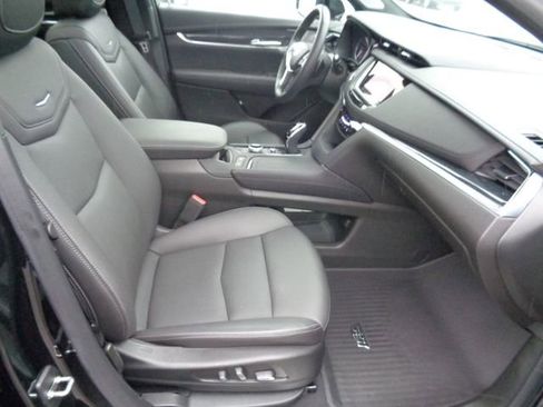 Certified 2023 Cadillac XT5 Premium Luxury w/ LPO, Floor Liner Package image 18