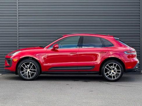 Used 2025 Porsche Macan image 2