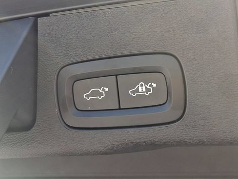 Used 2023 Volvo XC60 B5 Plus AWD/4WD image 31