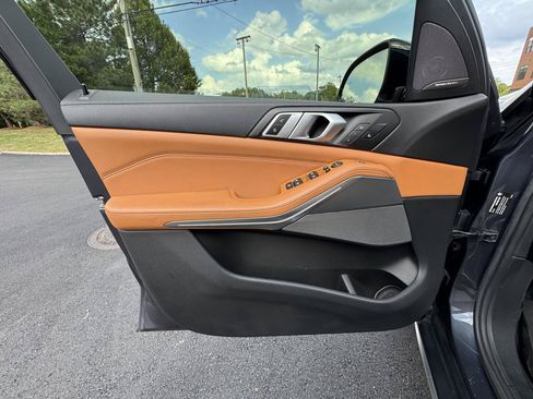 Used 2019 BMW X5 xDrive50i w/ Parking Assistance Package AWD/4WD image 19