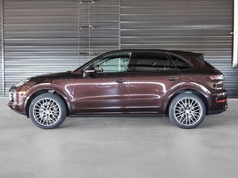 Certified 2023 Porsche Cayenne S Platinum AWD/4WD image 2