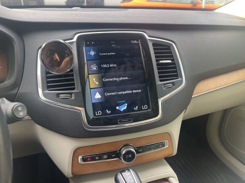 Used 2021 Volvo XC90 T6 Momentum image 9