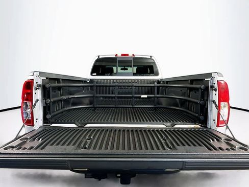 Used 2010 Nissan Frontier SE w/ SE Value Truck Pkg image 19