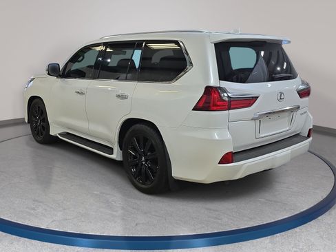 Used 2021 Lexus LX 570 4WD w/ Luxury Package image 8