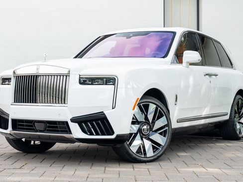Used 2025 Rolls-Royce Cullinan image 28