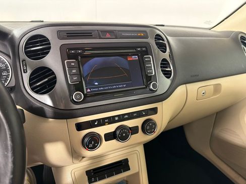 Used 2015 Volkswagen Tiguan SE FWD image 18