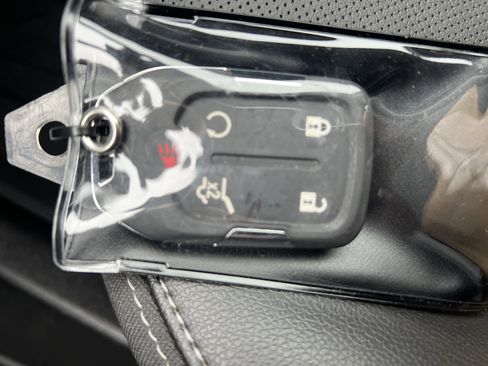 Used 2023 GMC Terrain SLT image 35