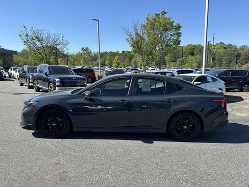 Used 2026 Toyota Camry SE image 4