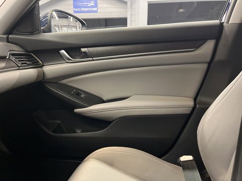 Used 2019 Honda Accord EX image 13