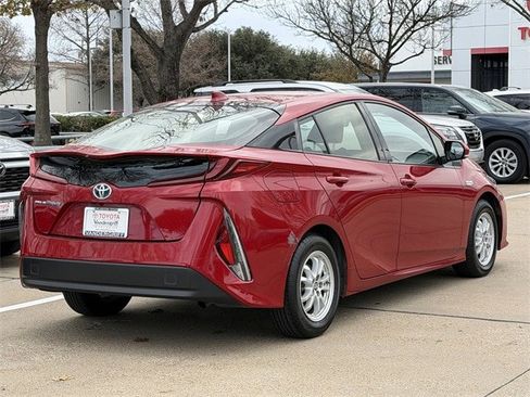 Certified 2020 Toyota Prius Prime LE image 4